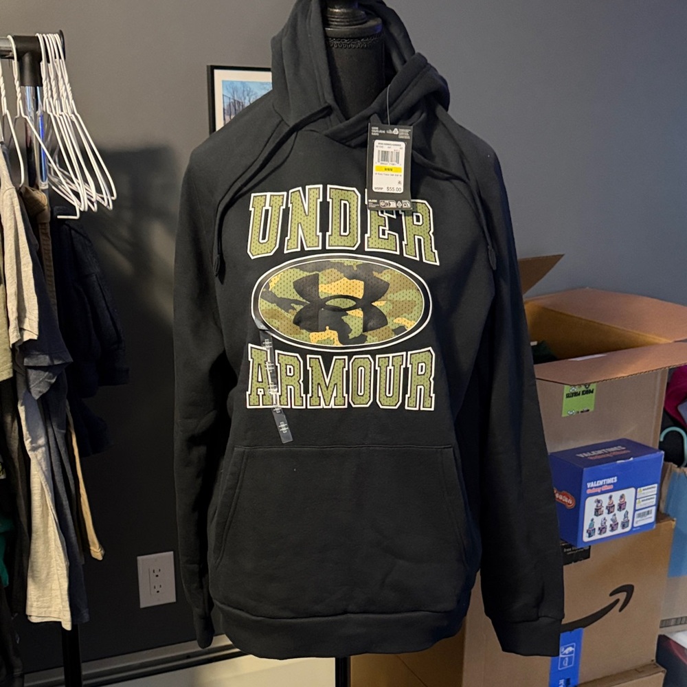 Men's Size M- NWT- Under Armour Black Hoodie with Camo Logo and Lettering